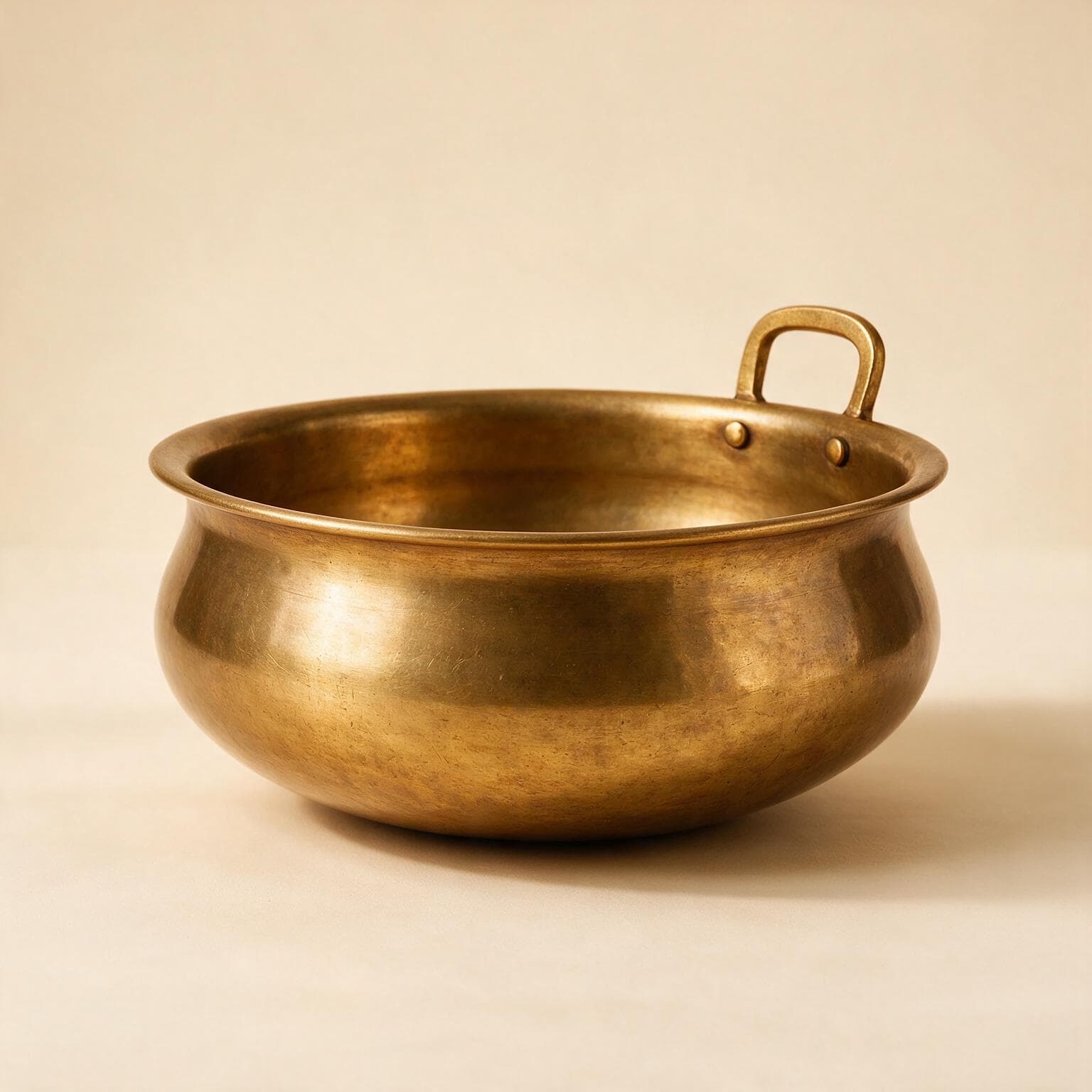 Milk-boiling vessel